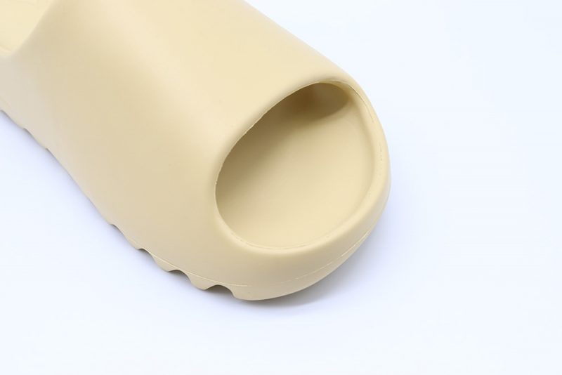 YEEZY SLIDE DESERT SAND