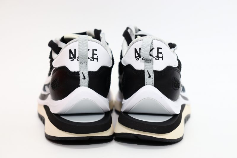 VAPORWAFFLE SACAI BLACK WHITE - Image 2