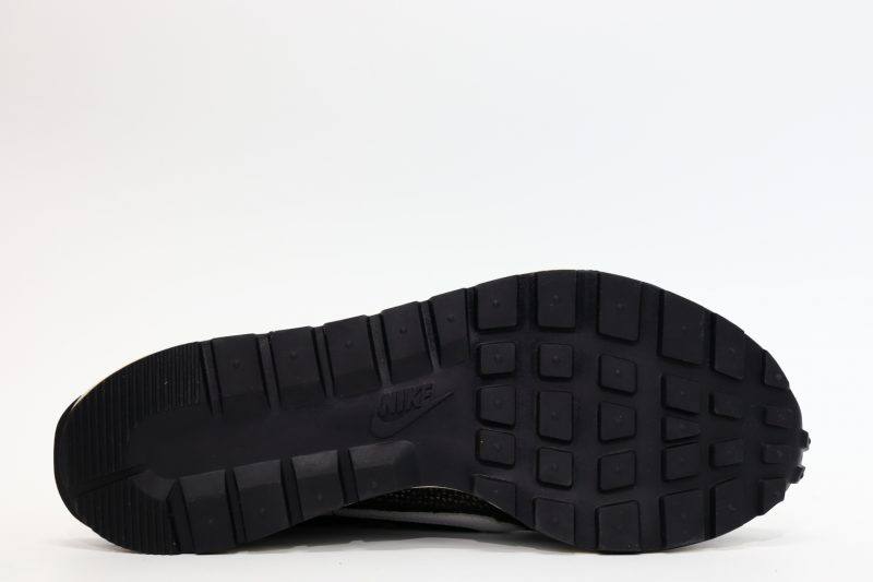 VAPORWAFFLE SACAI BLACK WHITE - Image 3