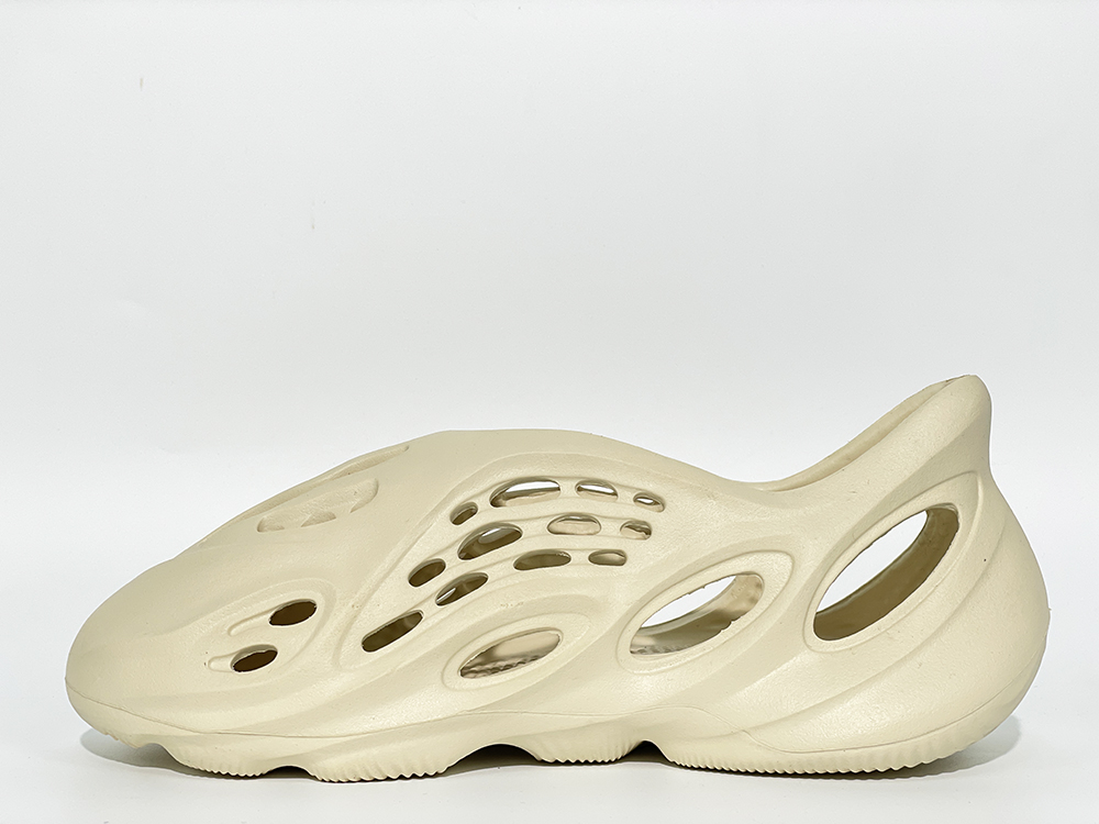 adidas Yeezy Foam RNNR Sand - Image 5