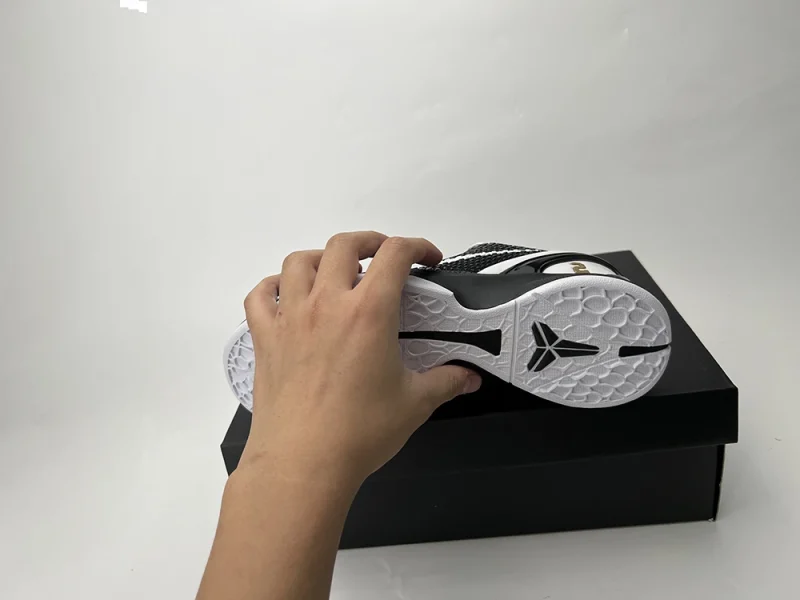 White rubber XDR outsole.