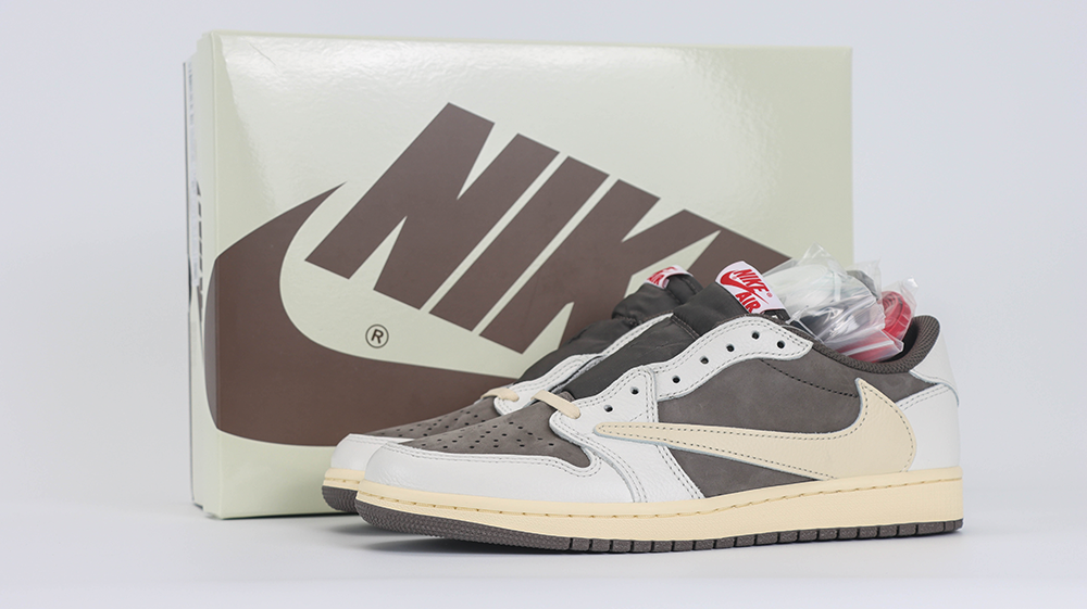 TRAVIS SCOTT X AIR JORDAN 1 LOW WHITE BROWN