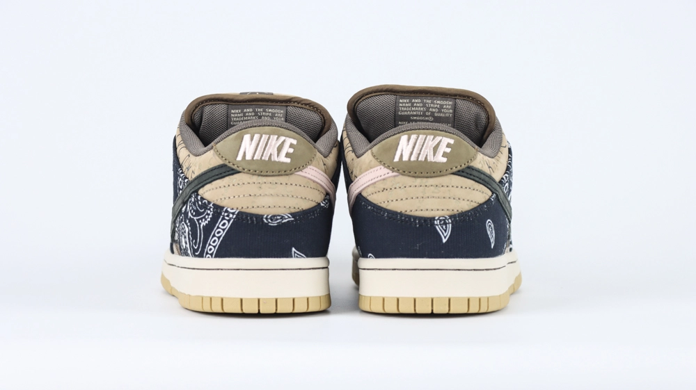 Replica Travis Scott Dunks Bandana Low - Image 6