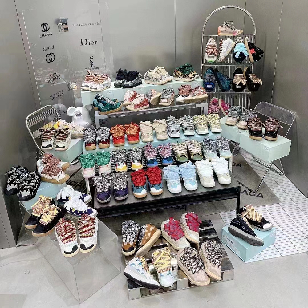 Curb Sneakers REPS