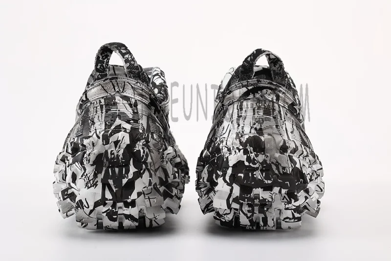 Bouncer graffiti-print sneakers - Image 9