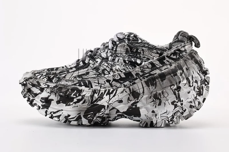 Bouncer graffiti-print sneakers - Image 2