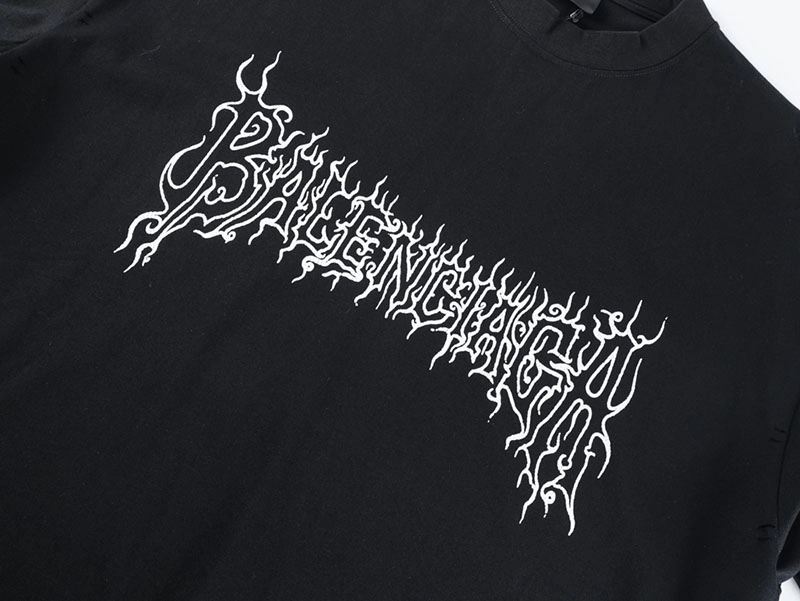 Outline Flame Letter Print T-Shirt