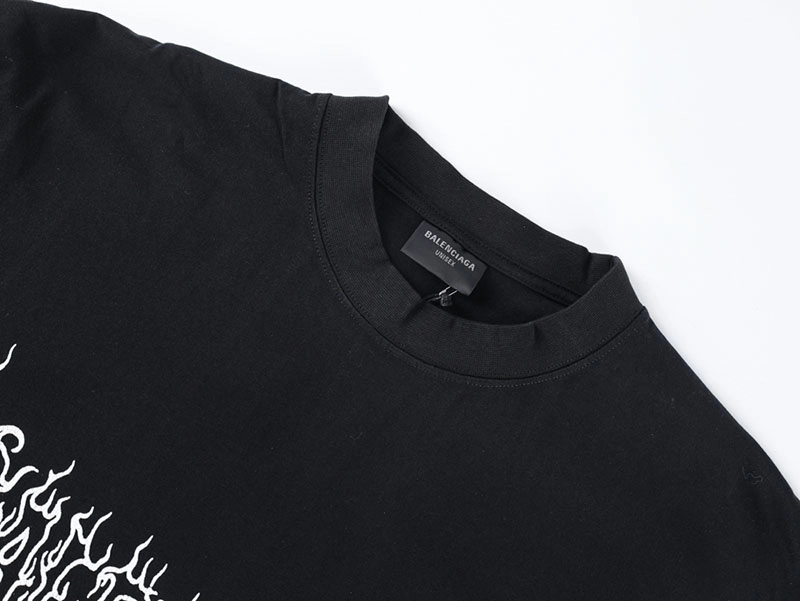 Outline Flame Letter Print T-Shirt