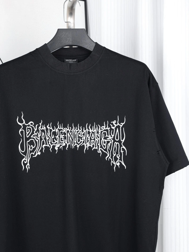 Outline Flame Letter Print T-Shirt