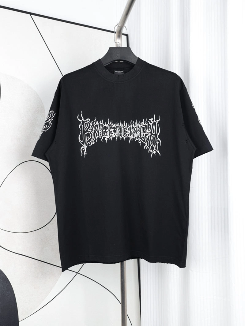 Outline Flame Letter Print T-Shirt