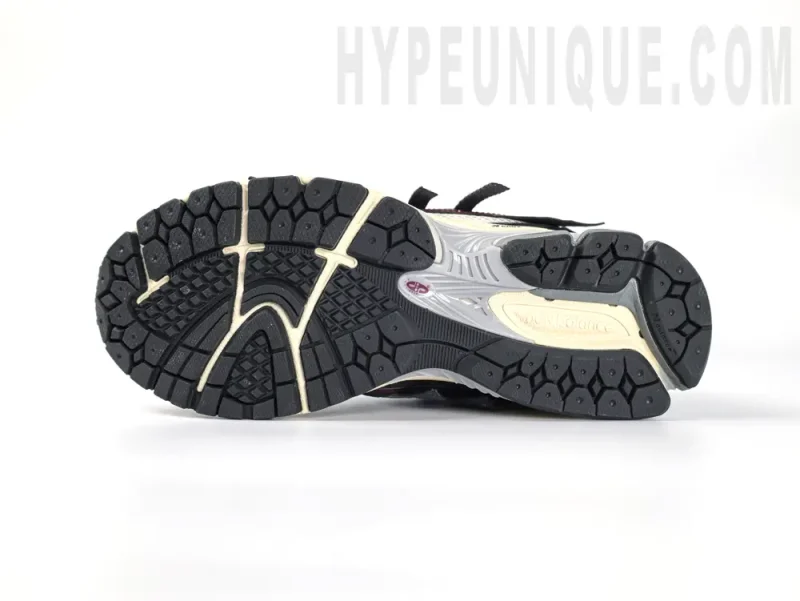 the black insole