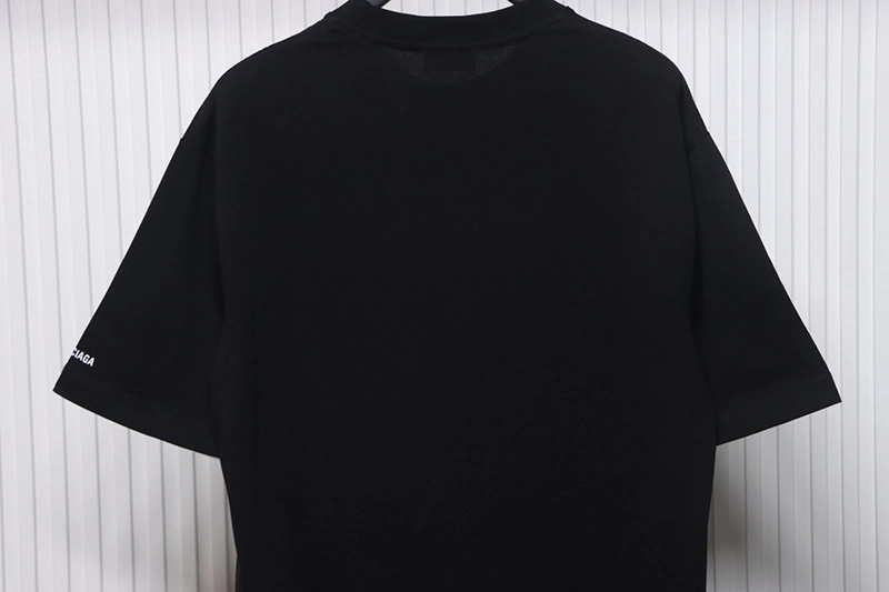 Drilled Earphones Logo Printed T-Shirt