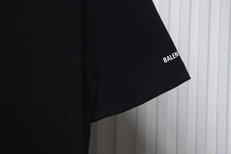 Drilled Earphones Logo Printed T-Shirt