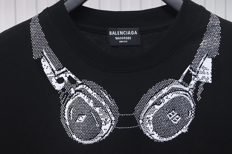 Drilled Earphones Logo Printed T-Shirt