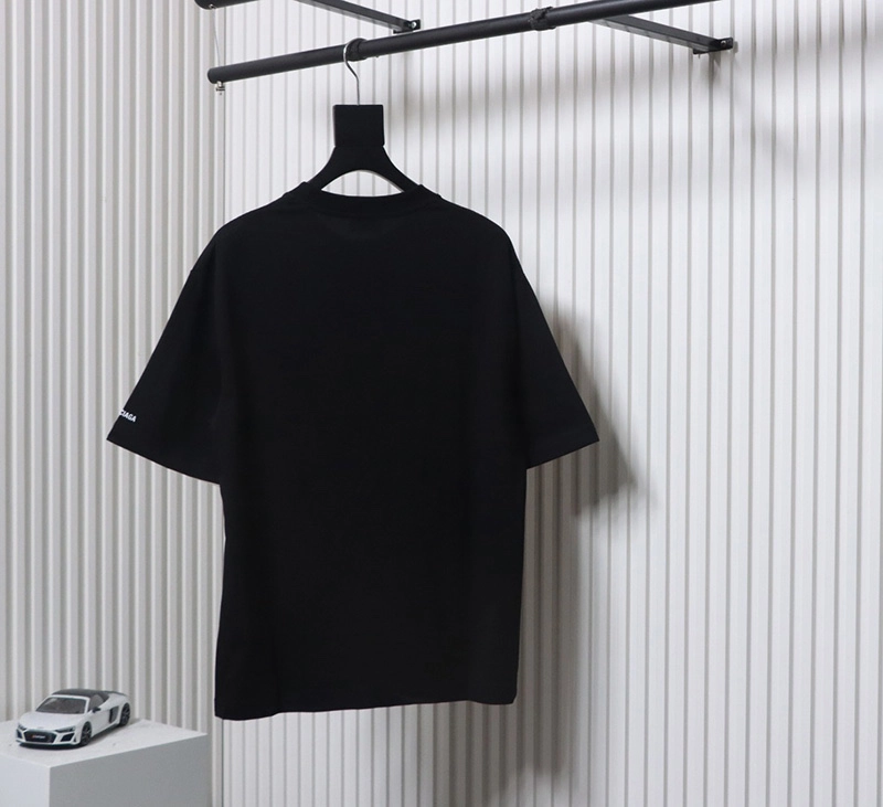 Drilled Earphones Logo Printed T-Shirt