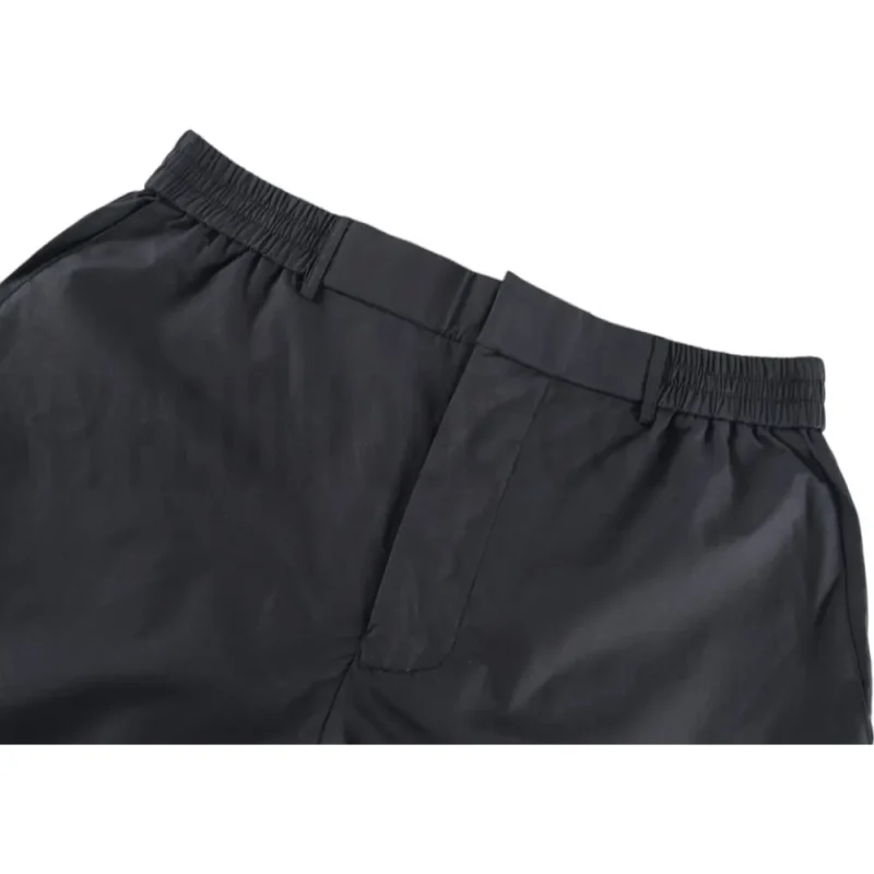 Front zipper on the shorts