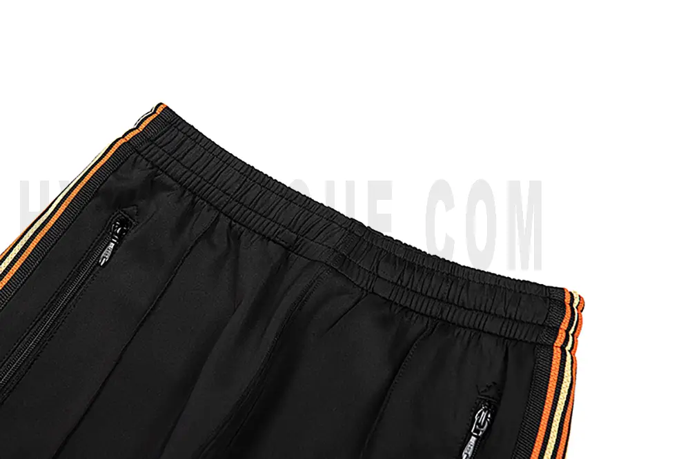 Back detail view of the black pants.