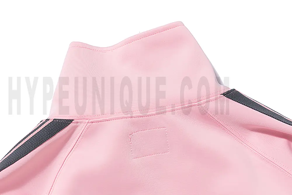 Back neckline detail shot