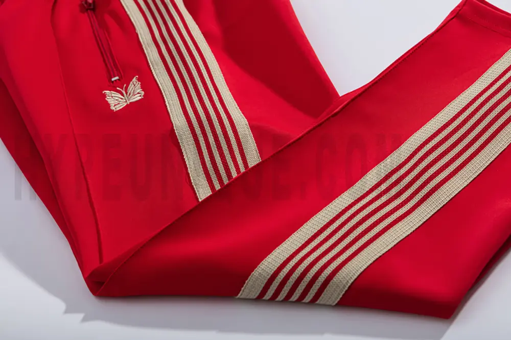 Side stripe detailing on red pants.