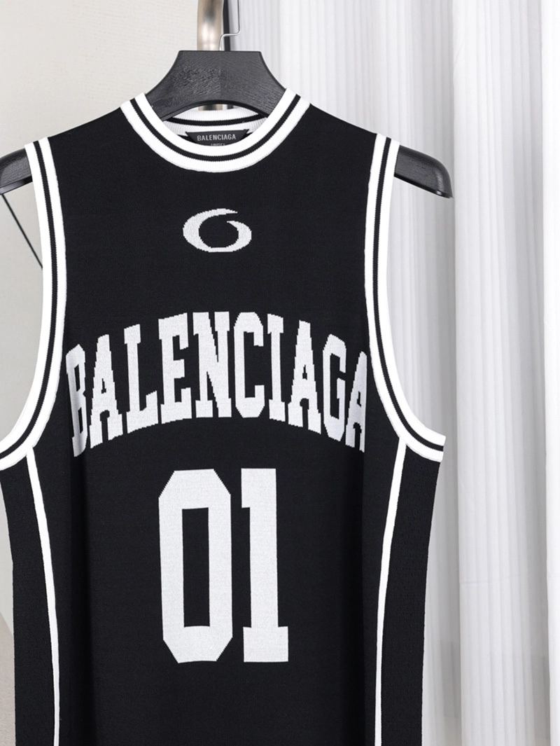01 Logo Vest