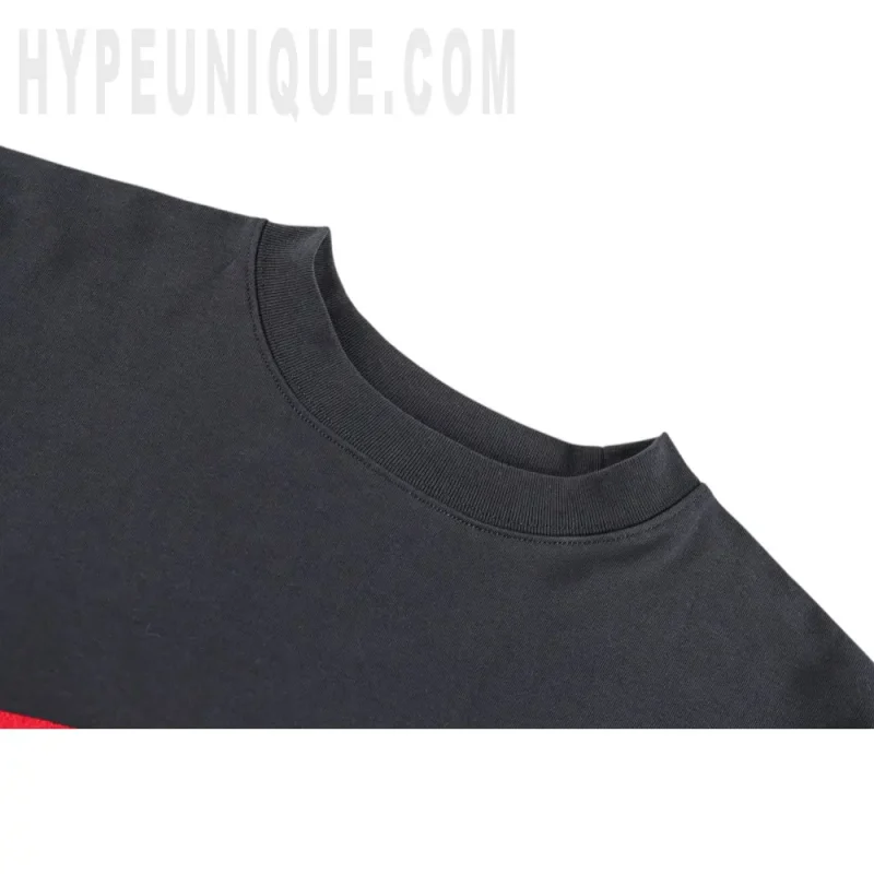 Close-up of the collar detail