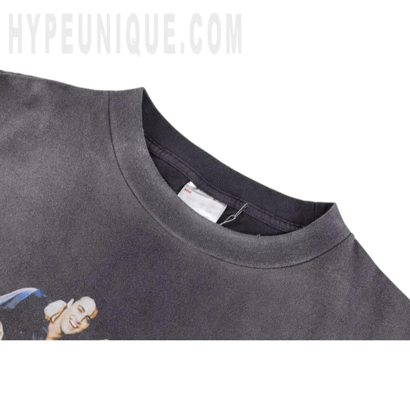 Close-up of the collar detail