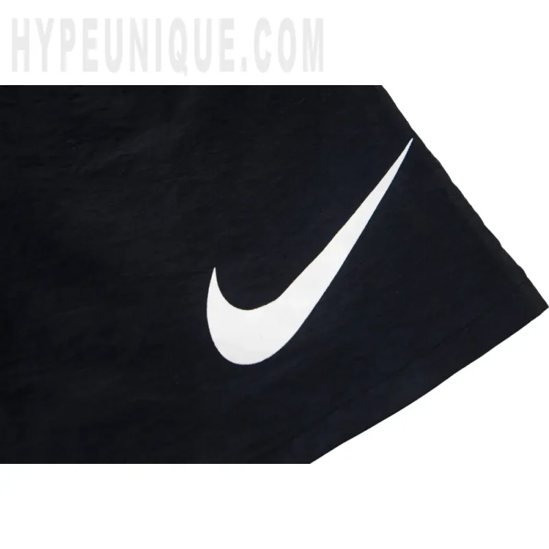 Back brand logo print on the shorts.