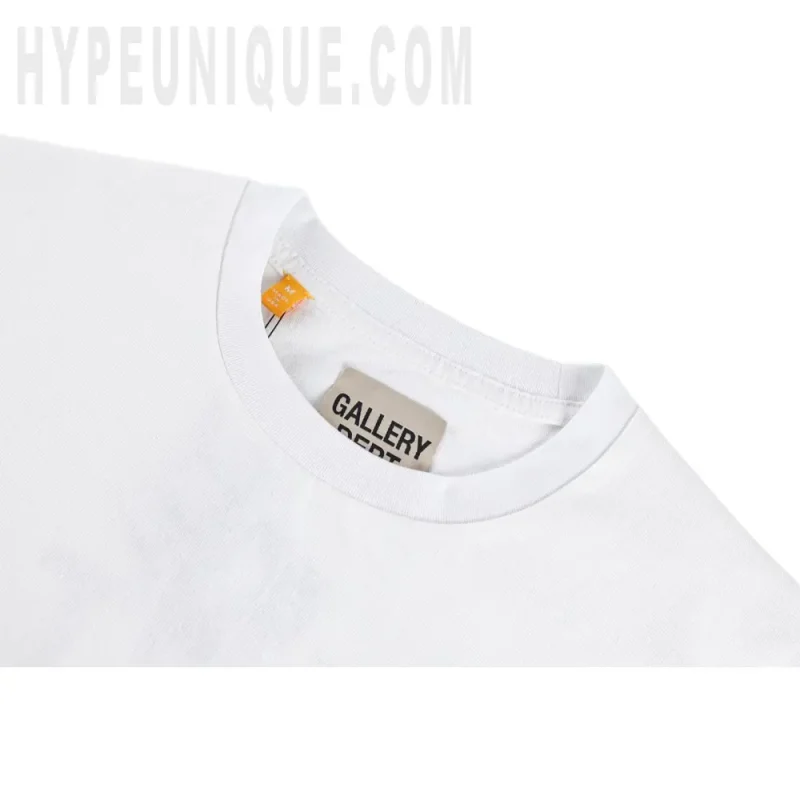 Close-up of the collar detail