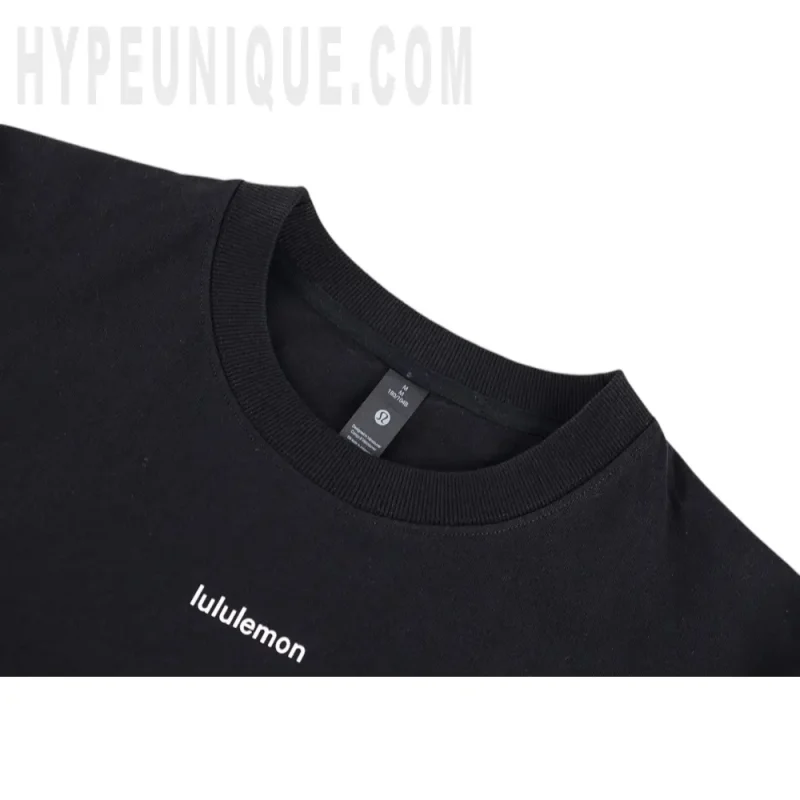 Close-up of the collar detail