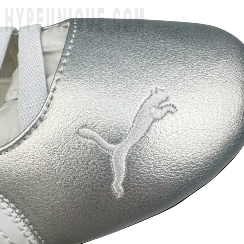 The right foot pair