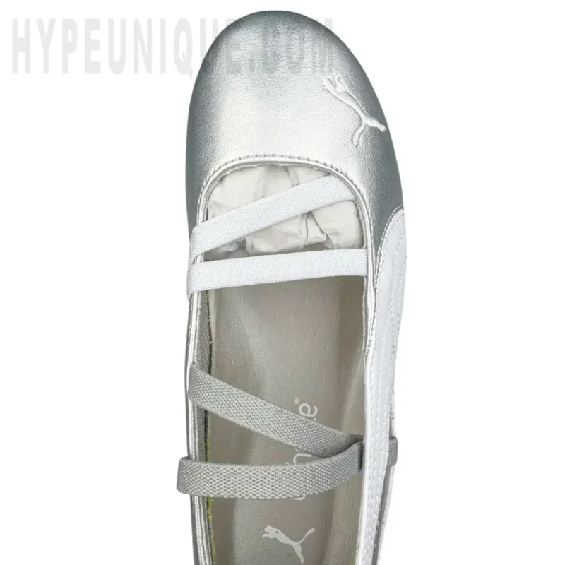The right foot pair