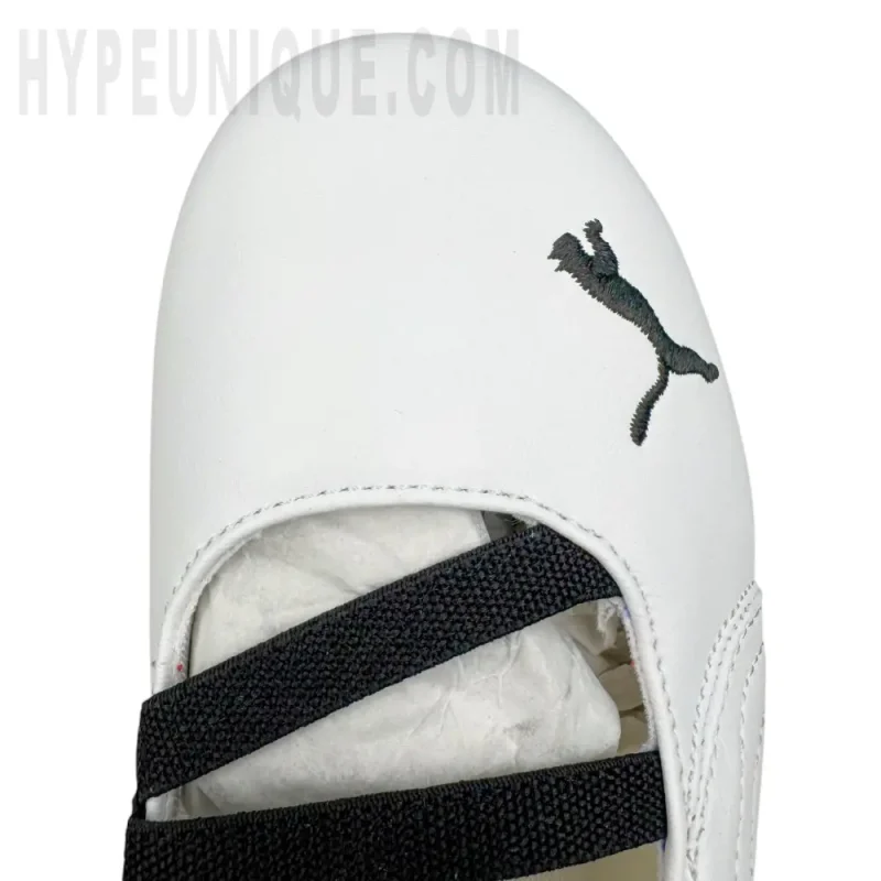 The right foot pair