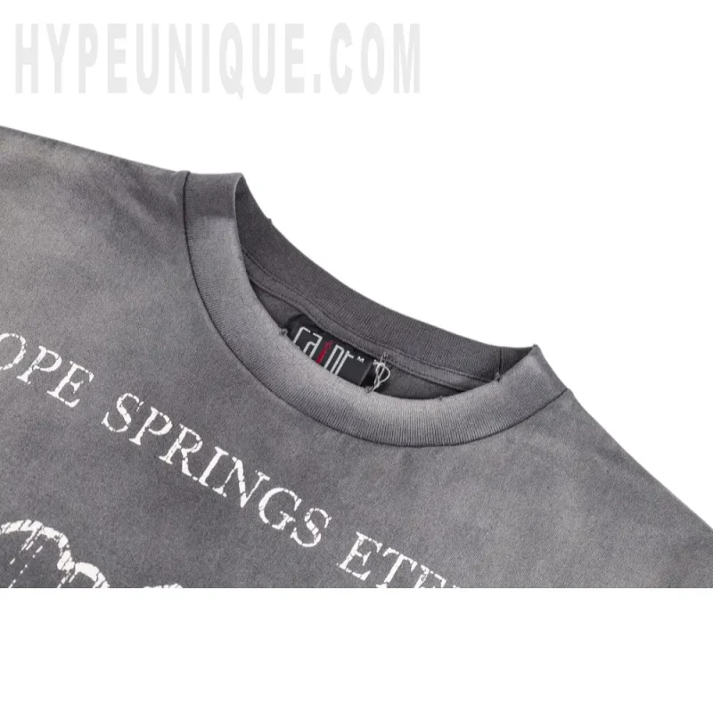 Close-up of the collar detail