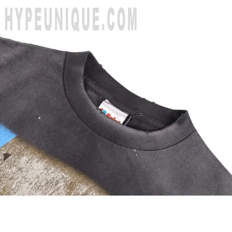 Close-up of the collar detail