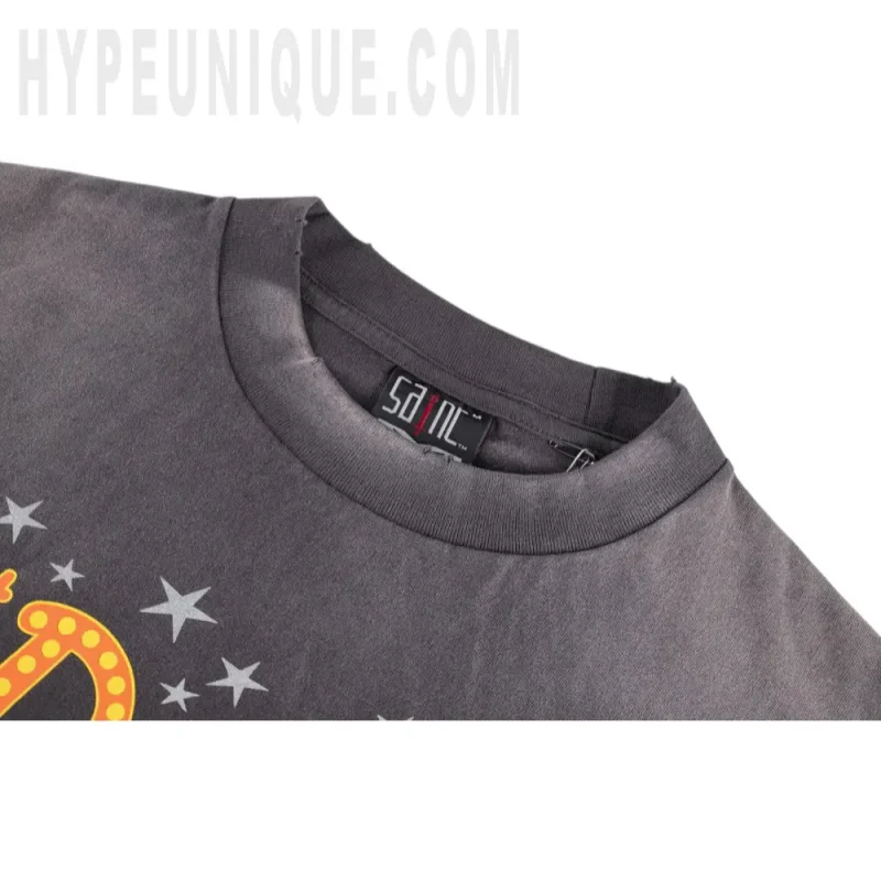 Close-up of the collar detail