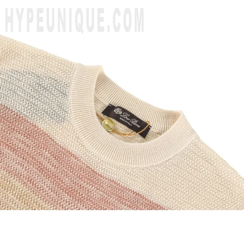 Close-up of the collar detail
