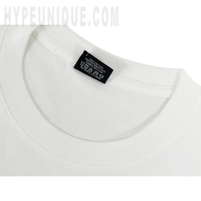 Close-up of the collar detail