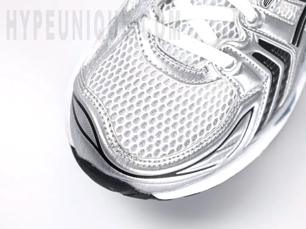 Breathable mesh toe