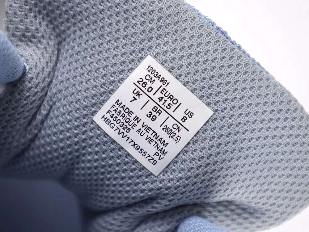 the size label on the bebeside of then tongue