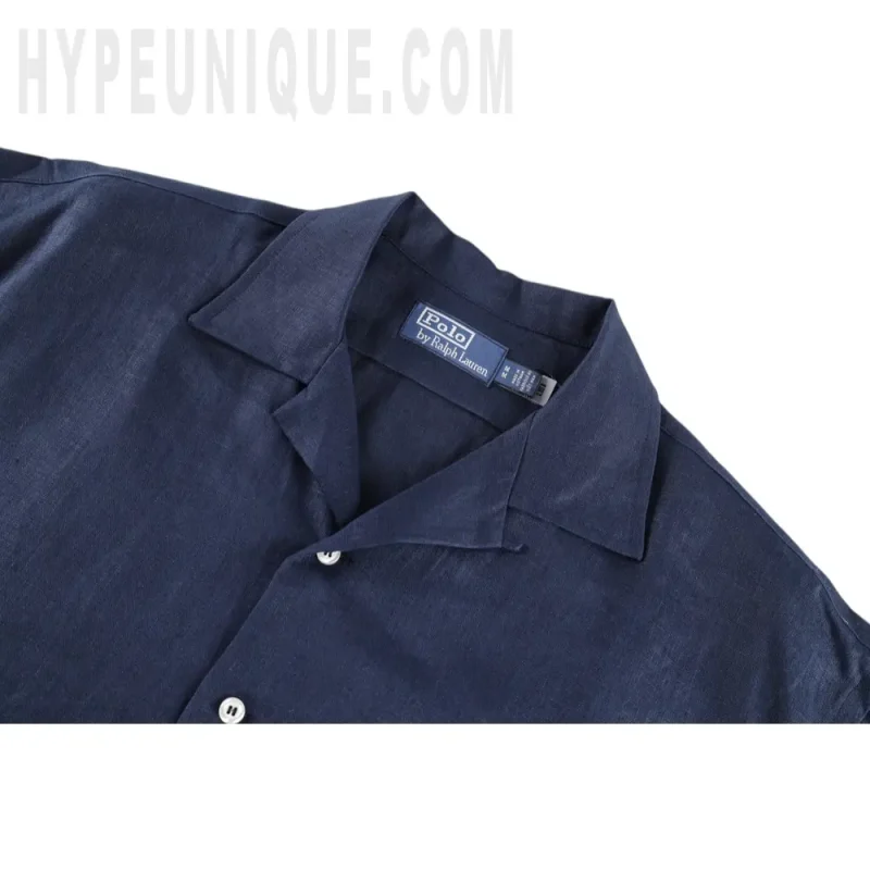 Close-up of the collar detail