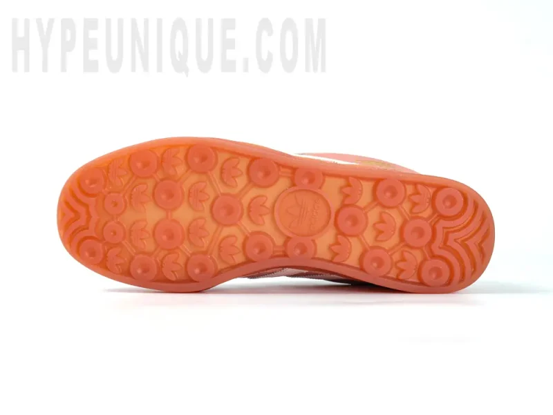 the red insole