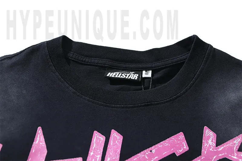 Close-up of the collar detail