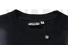Close-up of the collar detail