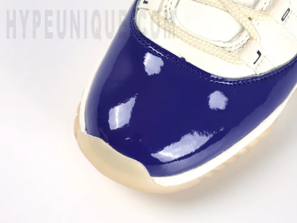 the blue toe