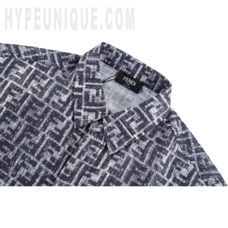 Close-up of the collar detail
