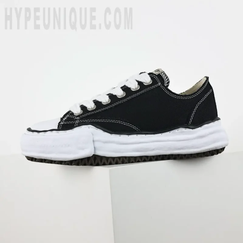 the right foot apirs