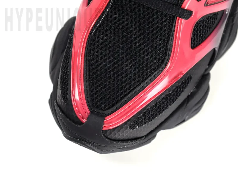 the red and red toe