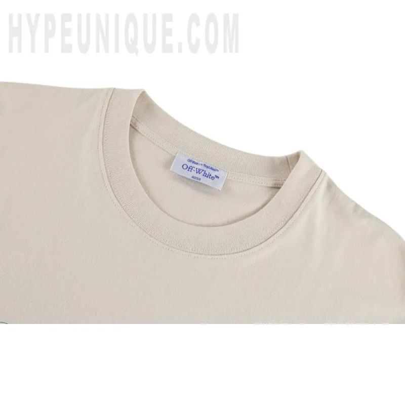 Close-up of the collar detail