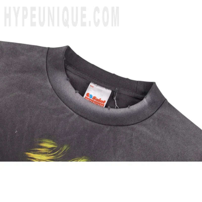 Close-up of the collar detail
