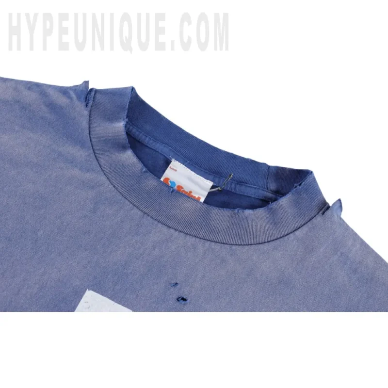 Close-up of the collar detail
